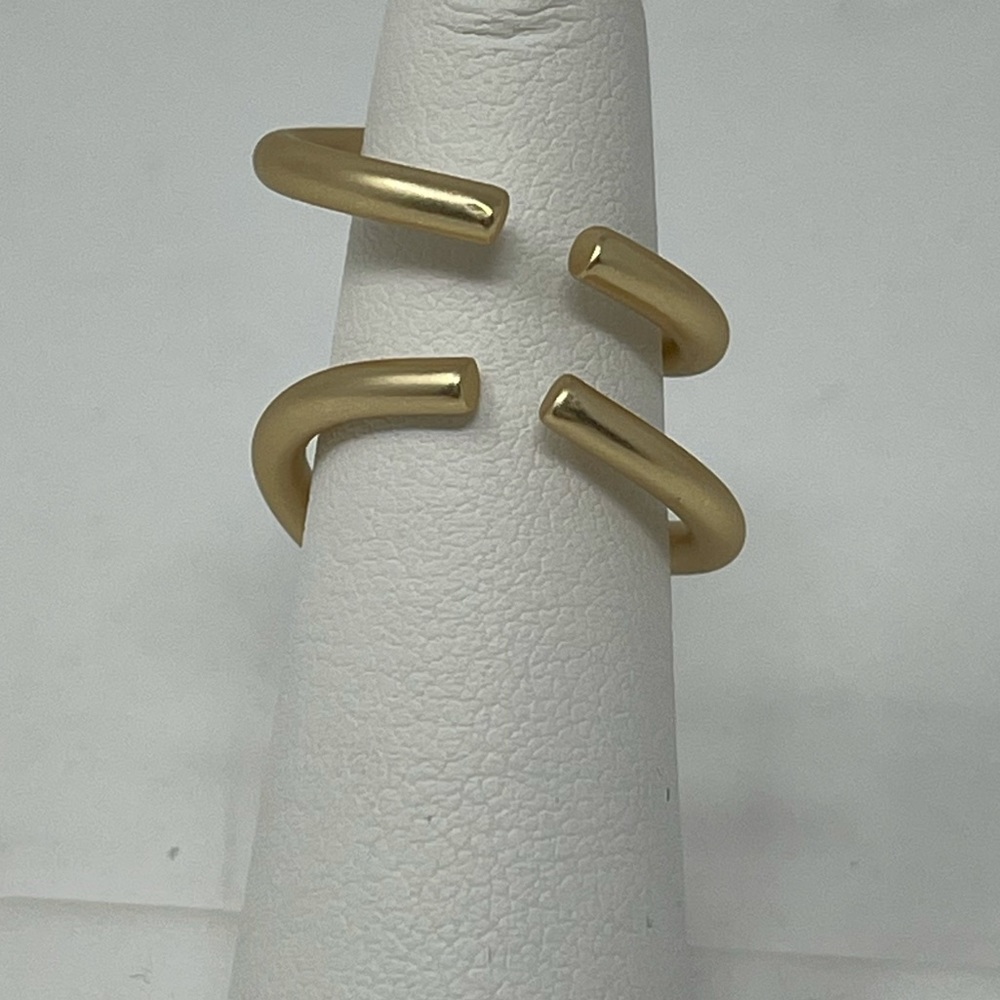 18K Gold Twisted Metal Minimalist Ring - Picture 4 of 7